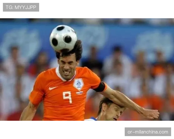 本泽马 vs 莱万：谁才是21世纪最全面中锋？